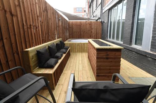 Slps 14 Hot Tub, Bar & Outdoor Terrace, Manchester (Foto 8)