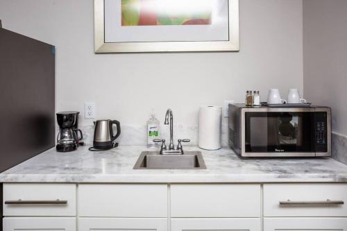 Comfy Studio with Cali King Size Mattress in San Diego (CA)