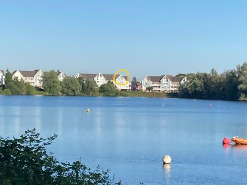 Luxury 2 Bedroom Apartment with Lake View