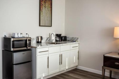 Luxurious Studio in Heart of San Diego w Cali King - image 9