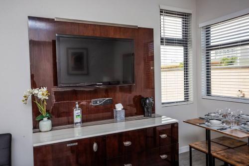2 Bedroom, 2 Bathroom Detached Apt Max 7 Sleepers in San Diego, USA