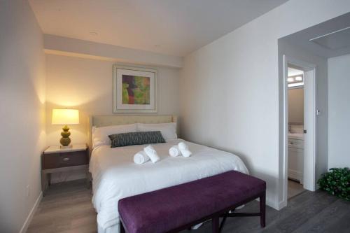 Cali King Size One Bedroom Luxurious Suite in DTSD in San Diego, USA