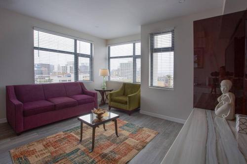 Cali King Size One Bedroom Luxurious Suite in DTSD in San Diego, USA