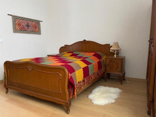 1 queen bed, 1 twin bed