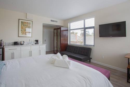 Modern Luxurious and Prime location All in One - main image