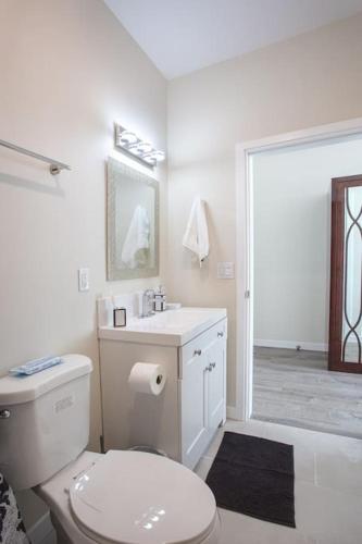 Next to San Diego Downtown - Cali King Size Studio photo