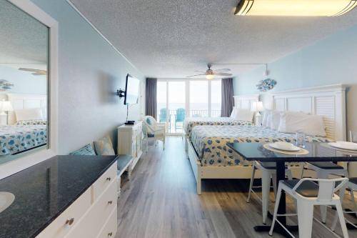 319 - Island Inn - image 11