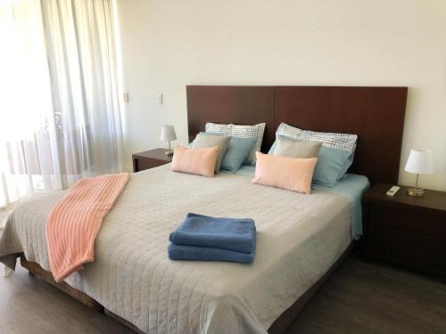 2 Bedroom Apartment , Hope Island , Resort living