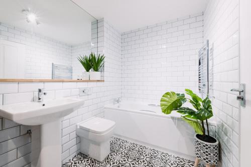 Bathroom, Smart Sleep Apartments in East End