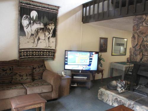 Two-Bedroom Deluxe Townhouse Unit #61 by Snow Summit Townhouses Bus Lic #23581 - image 7