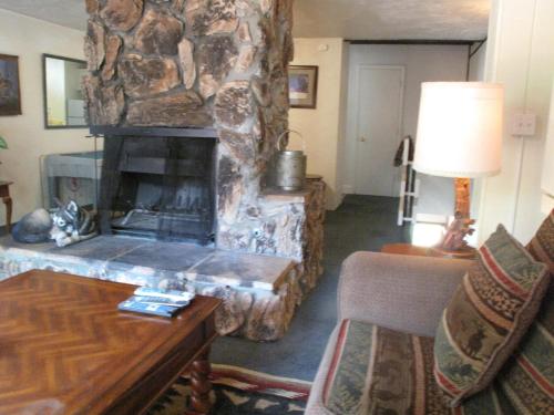 Two-Bedroom Deluxe Townhouse Unit #61 by Snow Summit Townhouses Bus Lic #23581 - image 12