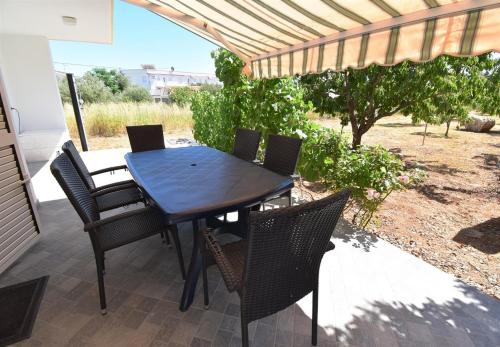 Holiday home Branka-80m from beach - Vir