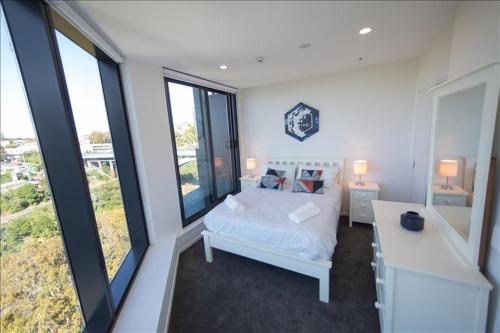 2 Bedroom Apt, Free Parking, WiFi, Spectacular Sea Views
