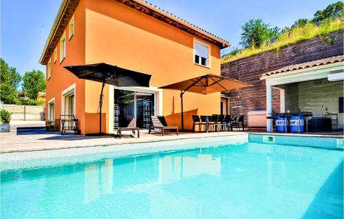 Beautiful home in Saint-Privat-des-Vieux with Outdoor swimming pool, WiFi and Heated swimming pool gîte à louer Saint-Privat-des-Vieux