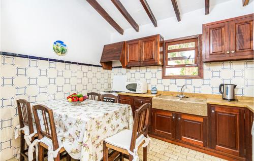 Beautiful Home In Lloseta With Kitchen