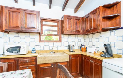 Beautiful Home In Lloseta With Kitchen