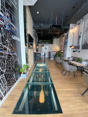 Thruster - Rooms, Kitchen, Chill-Out Zone-Netflix, Lobby-Netflix