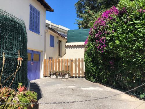 Maison jumelee avec terrasse et parking a Antibes