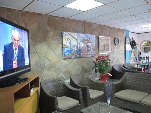 Общ салон/телевизионна зона, San Remo Hotel in Ларнака