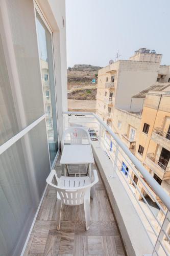 W6- 1 Double Bedroom Modern Apt-Close to the Sea