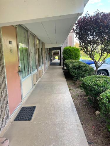 Travelers Inn in South Brunswick Terrace, USA