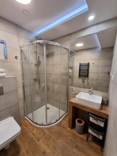 Double Room with Balcony image 2
