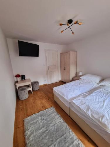 Double Room with Balcony image 2