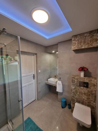 Double Room with Balcony image 3