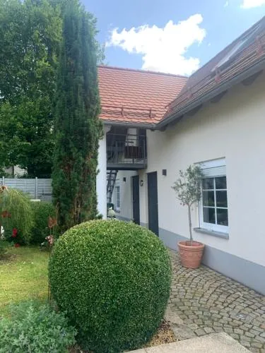 Bezaubernde Ferienwohnung mit Rosengarten in Waldershof, Deutschland