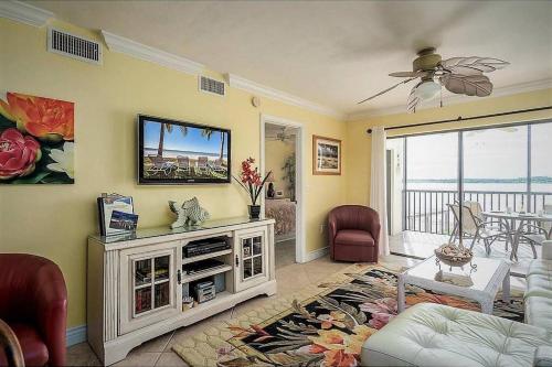 Beach Front Condo with Amazing view of Gulf
