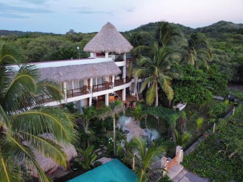 . Alive Beach House