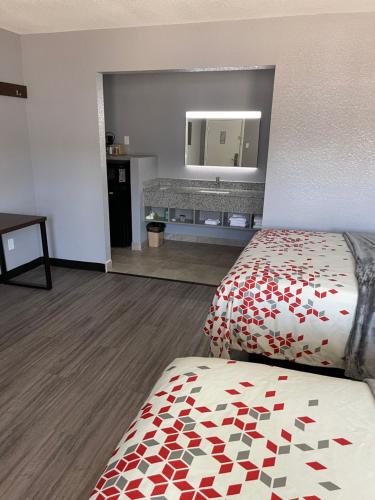 Ridge Motel - image 8