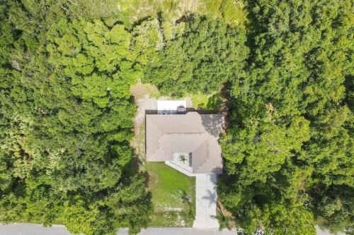 Hot Tub, Breakfast, Game Room, & Close to Beaches thumb 2