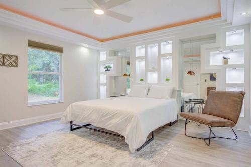 Hot Tub, Breakfast, Game Room, & Close to Beaches thumb 3