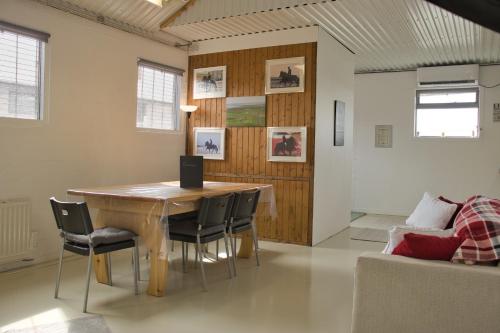 The Coffee House - image 10