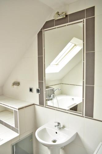 Park Apartment - image 2