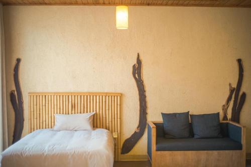 Mogan Mountain West House Hotel