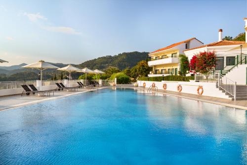 สระว่ายน้ำ, Kalidon Panorama Hotel in คอกคารี
