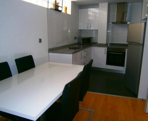 One-Bedroom Apartment image 4
