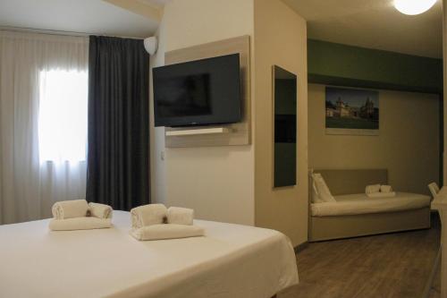 3 twin beds
