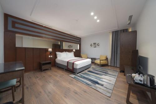 Biz Hotel Apartments near สนามบินภูมิภาคตาบุก