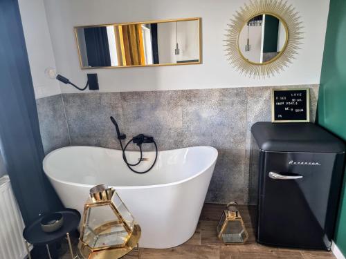 Love Room in Warsaw by Renters - main image