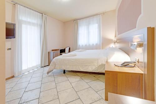 2 twin beds