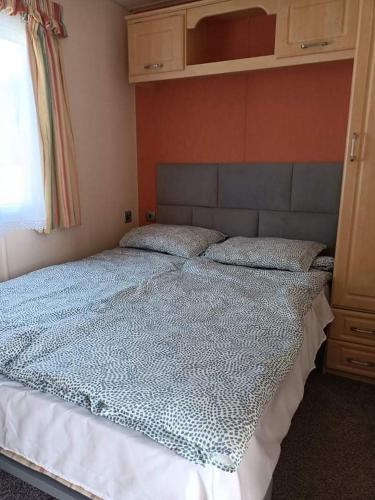 2 bedrooms, 4 beds