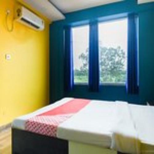 STAYMAKER Royal Galaxy