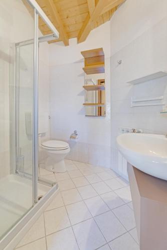 Tweepersoonskamer, comfort, uitzicht op het meer