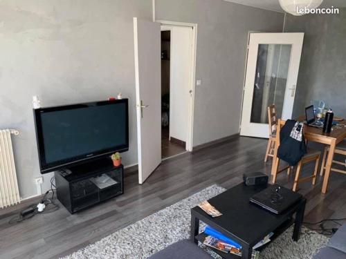 Chambre a louer dans appartement en colocation