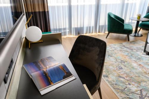 Emerald Downtown Luxury Suites by Continental Group - main image