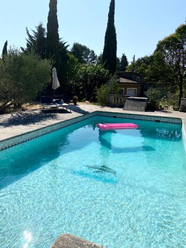 Chambre indépendante avec terrasse privée et piscine