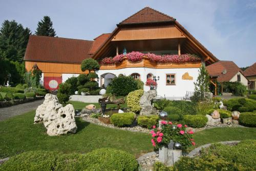 Haus Sonnenschein - Apartment - Gößweinstein